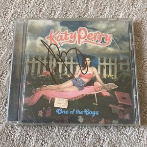 VERY RARE - Signed - CD Katy Perry ONE OF THE BOYS -  Authentic